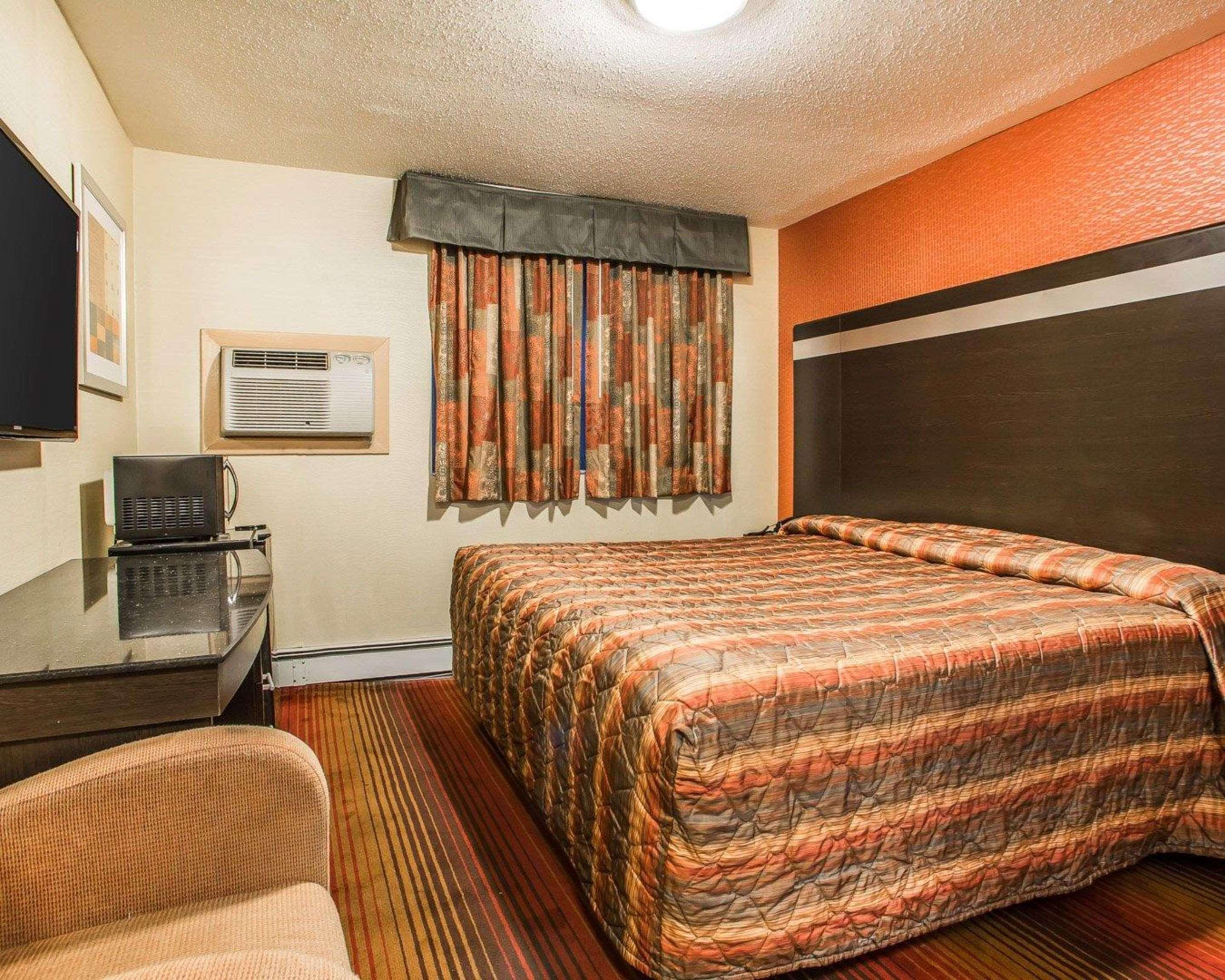 Belleville Rodeway Inn מראה חיצוני תמונה