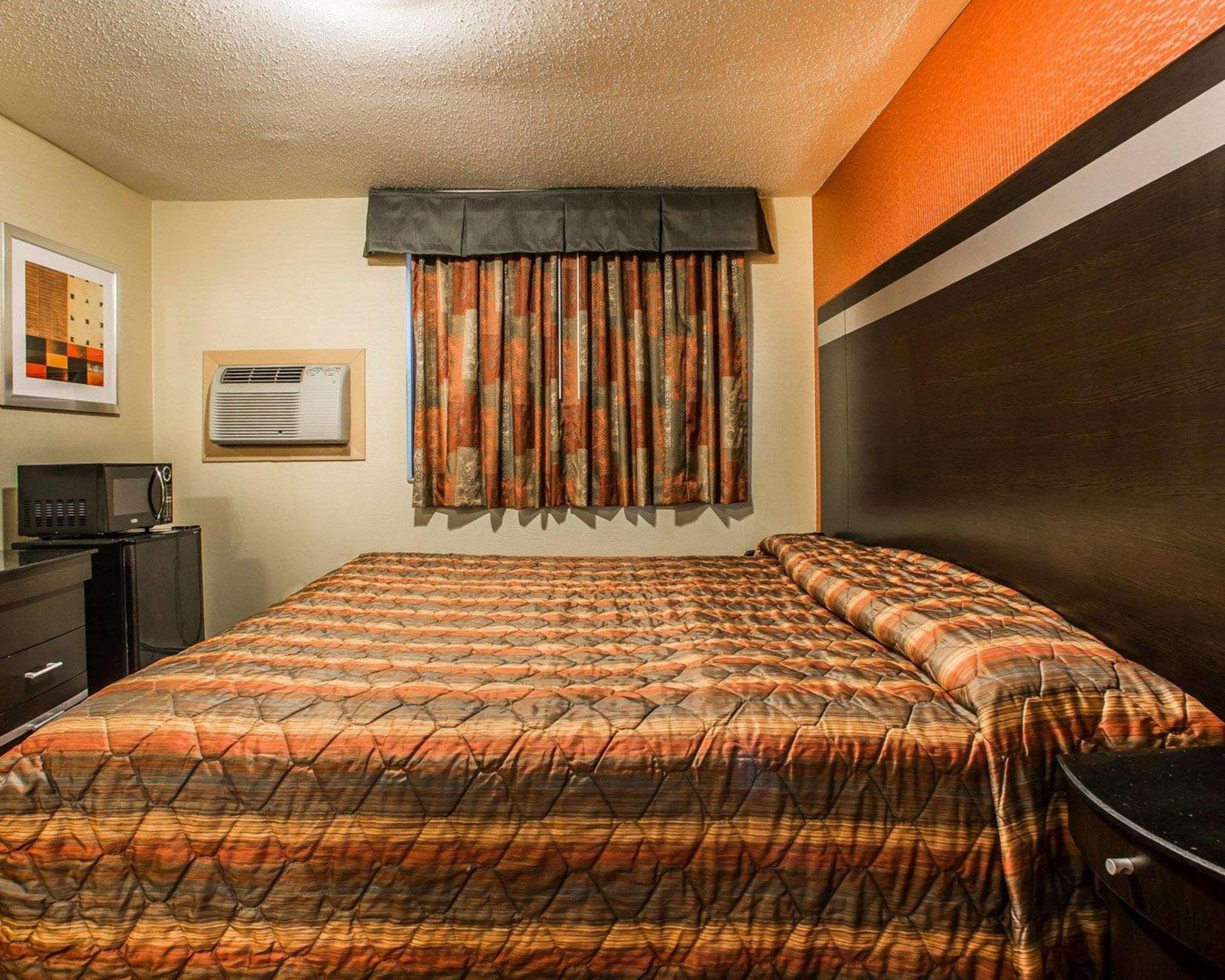 Belleville Rodeway Inn מראה חיצוני תמונה