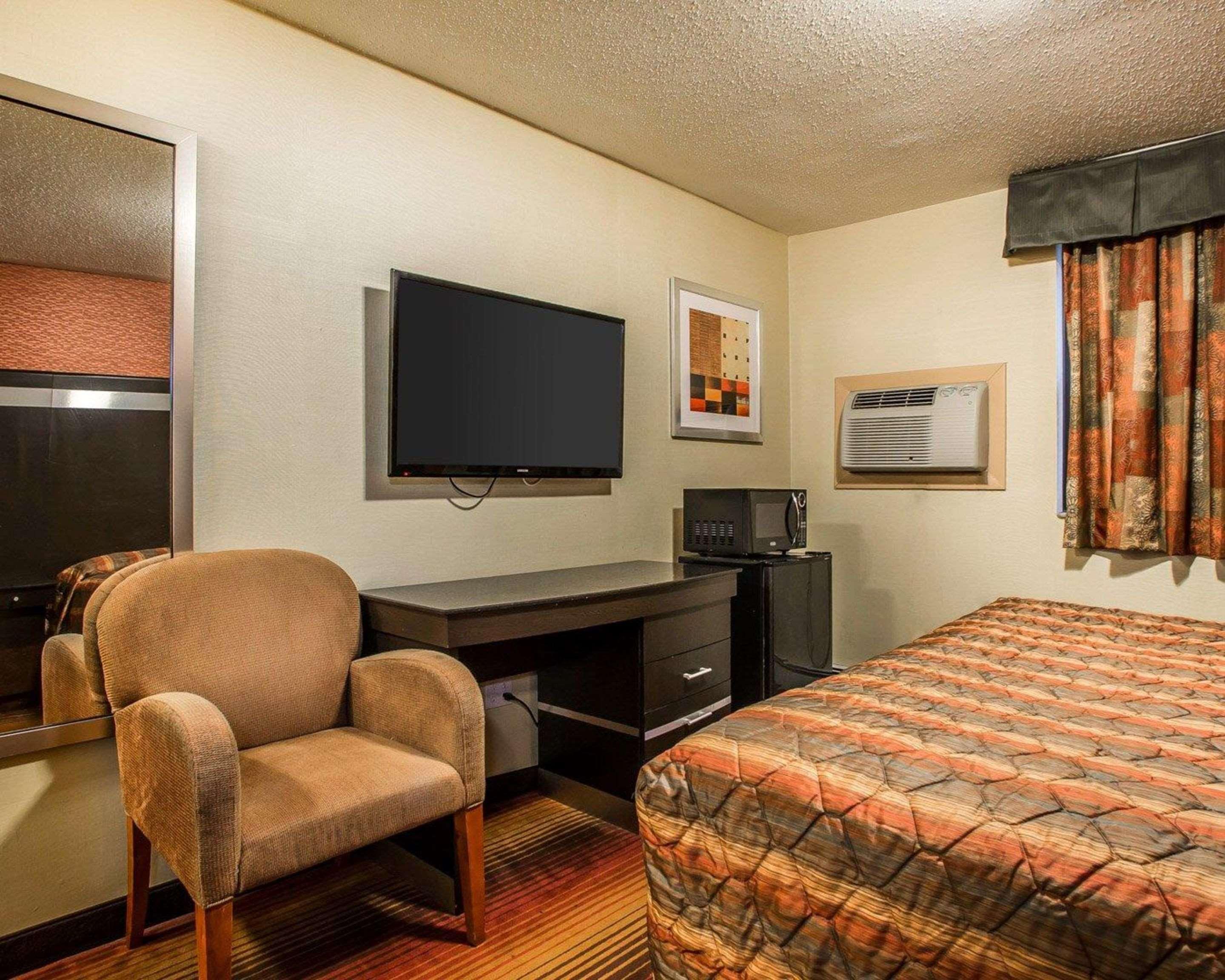 Belleville Rodeway Inn מראה חיצוני תמונה