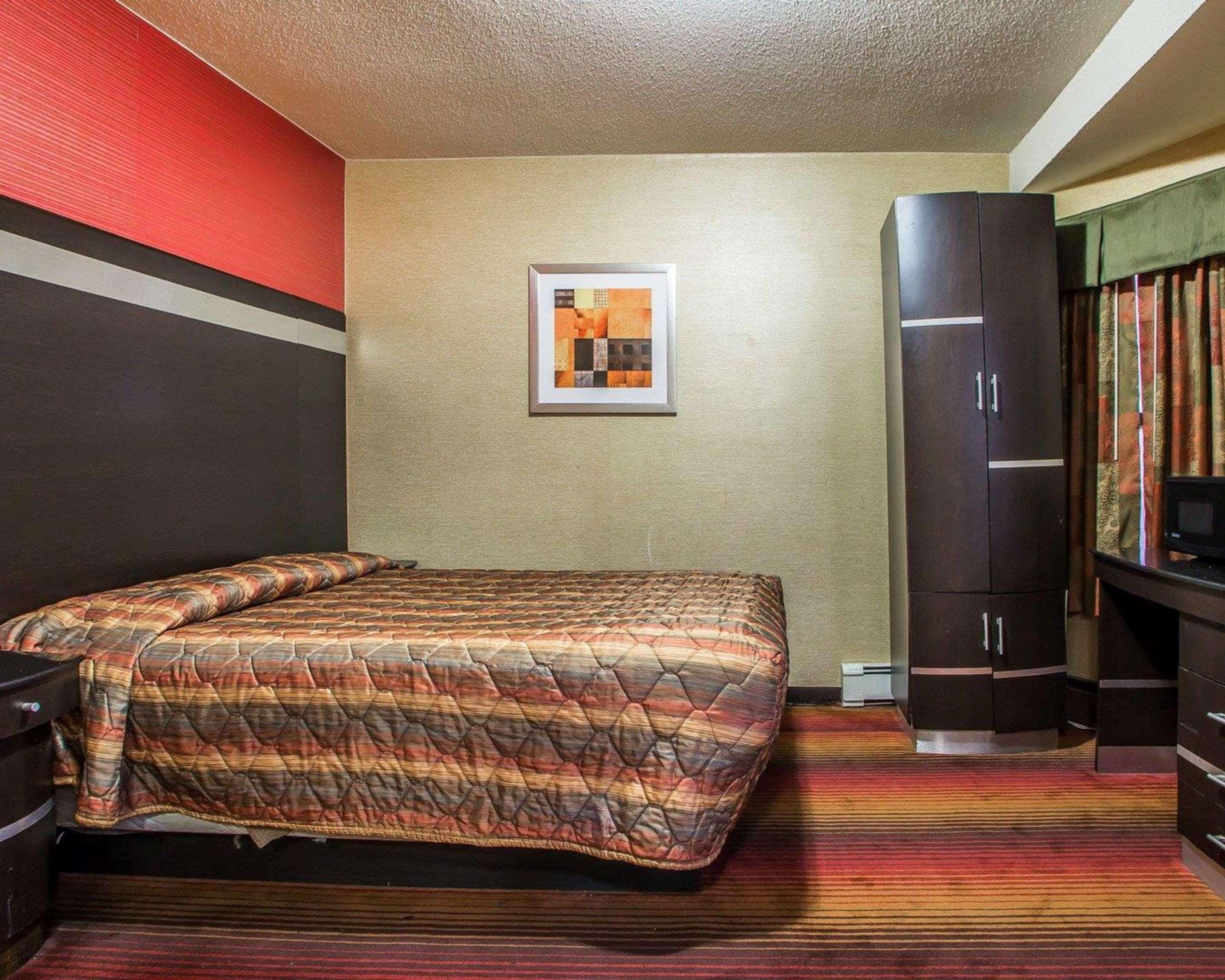 Belleville Rodeway Inn מראה חיצוני תמונה