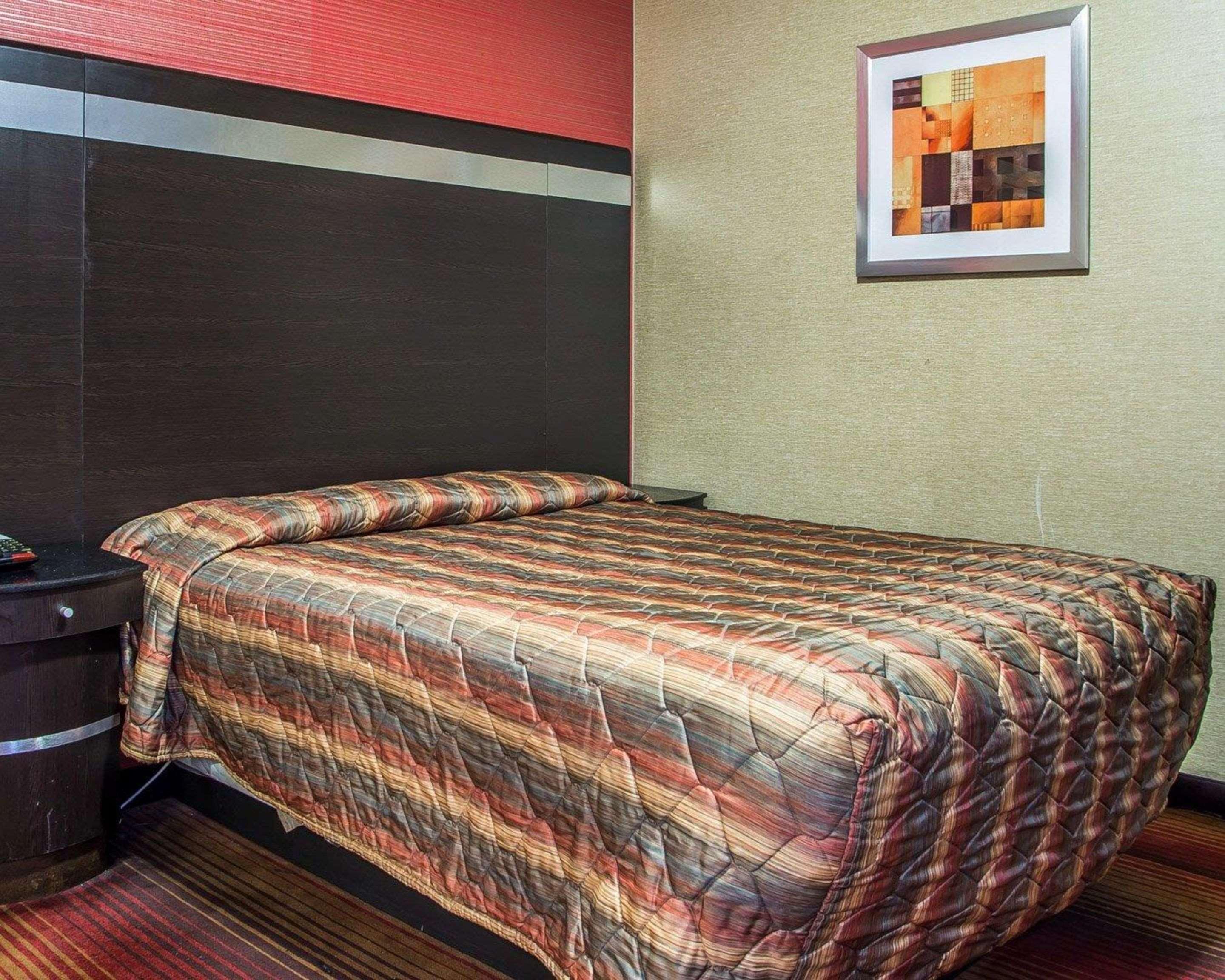 Belleville Rodeway Inn מראה חיצוני תמונה