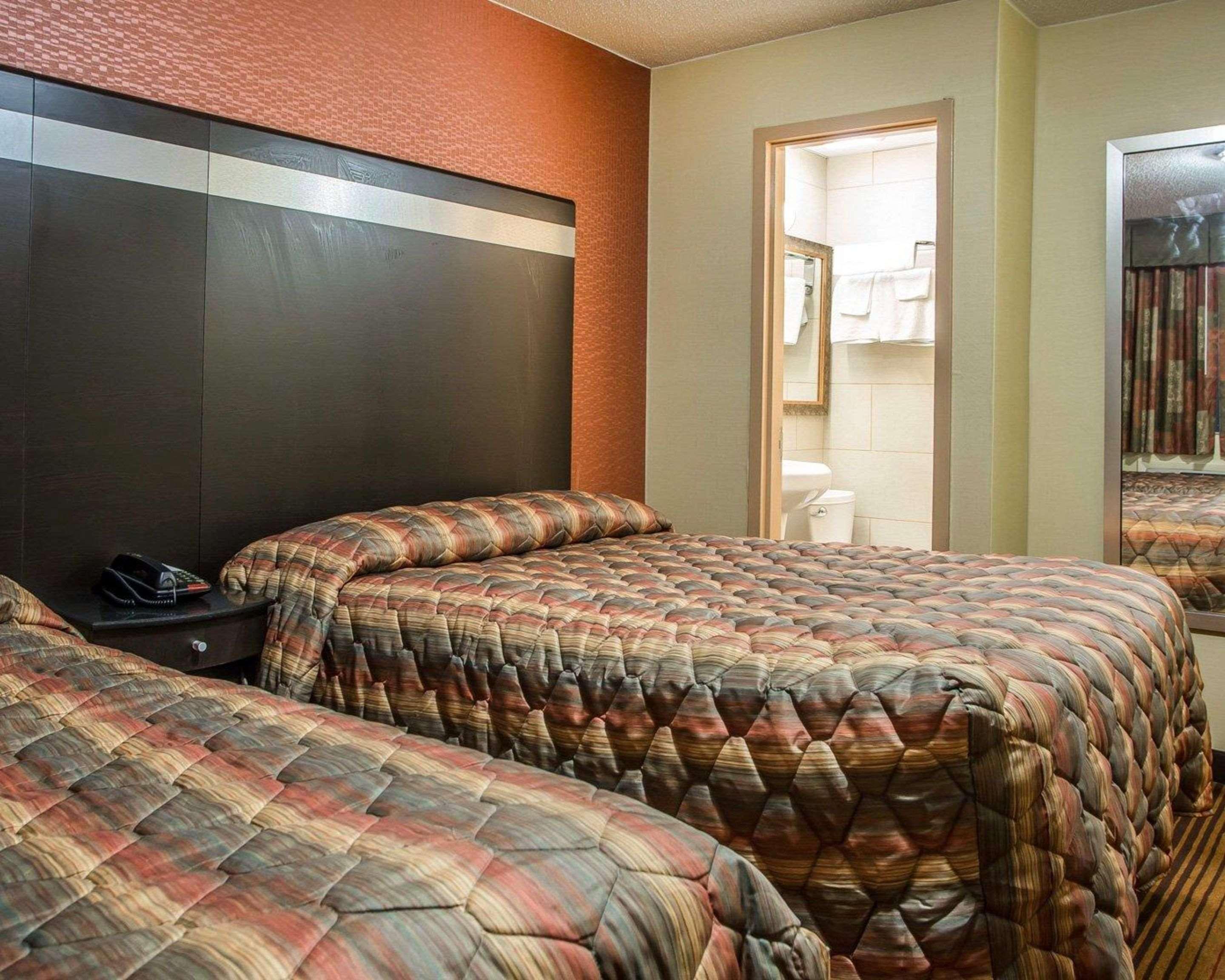 Belleville Rodeway Inn מראה חיצוני תמונה