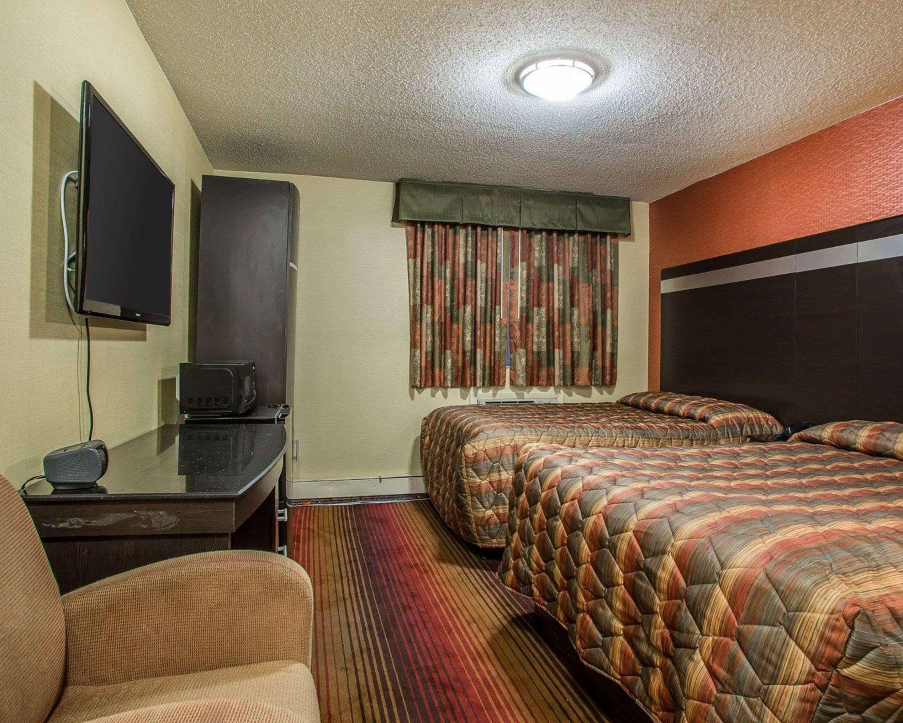 Belleville Rodeway Inn מראה חיצוני תמונה