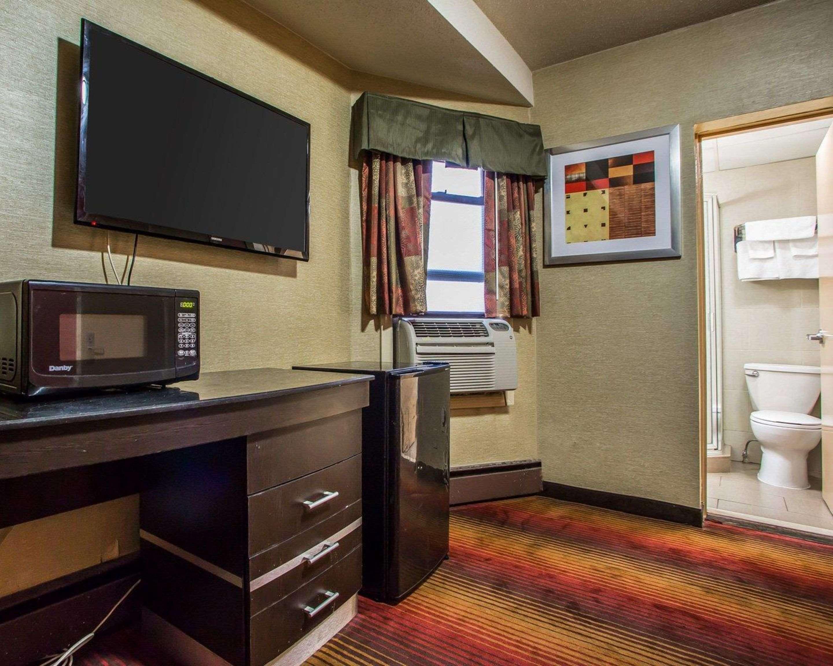 Belleville Rodeway Inn מראה חיצוני תמונה