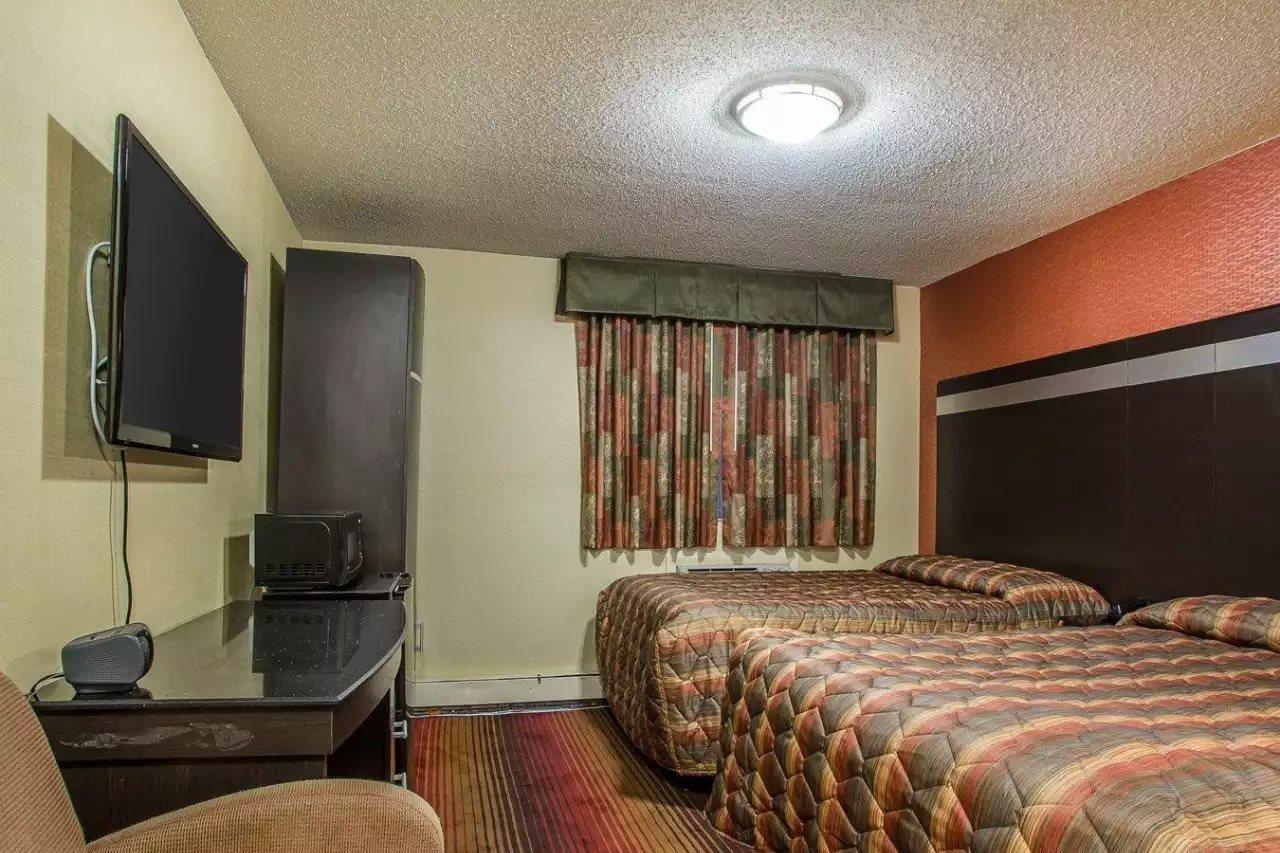 Belleville Rodeway Inn מראה חיצוני תמונה