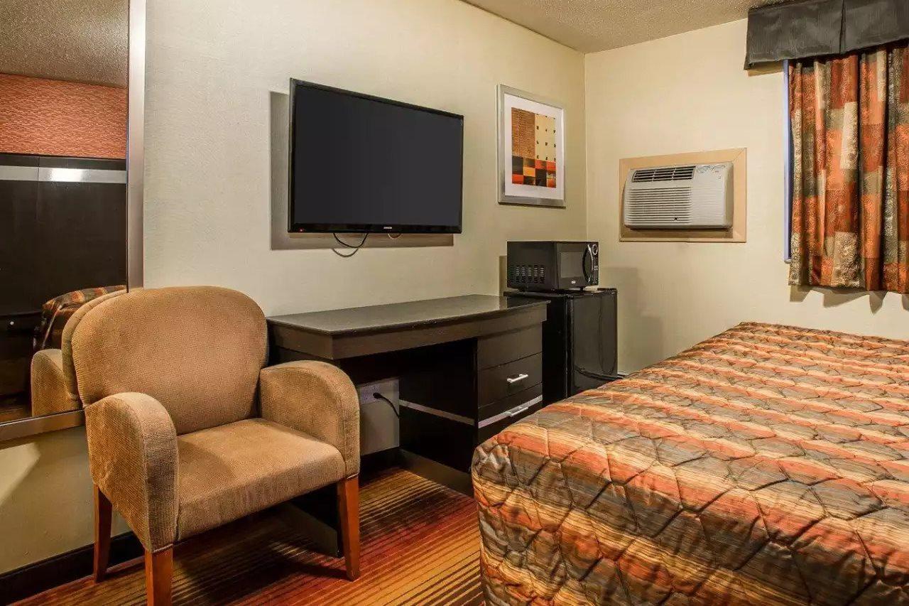 Belleville Rodeway Inn מראה חיצוני תמונה