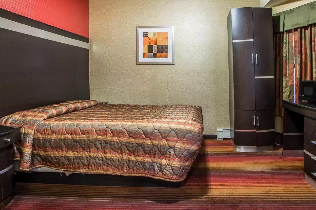 Belleville Rodeway Inn מראה חיצוני תמונה