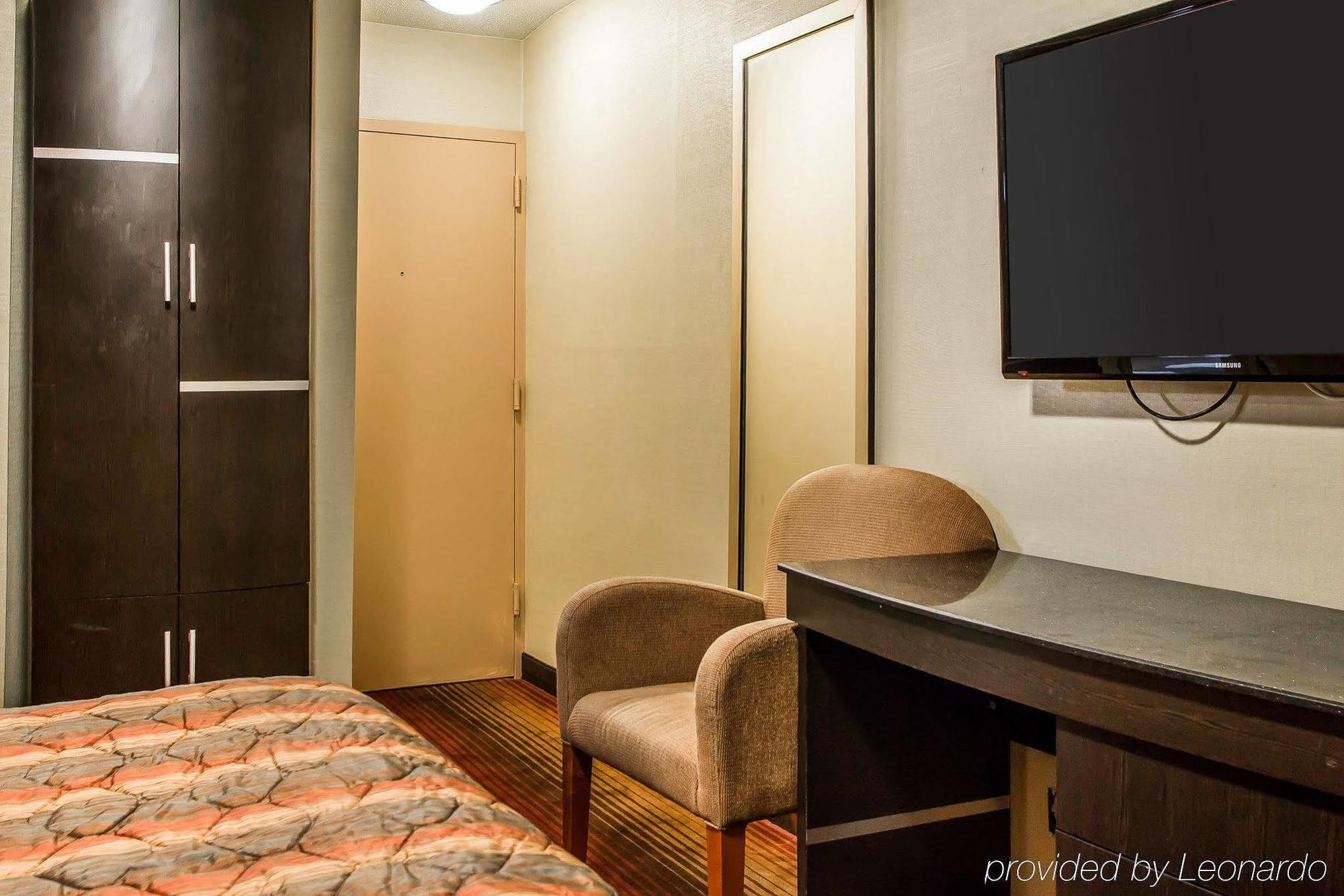 Belleville Rodeway Inn מראה חיצוני תמונה