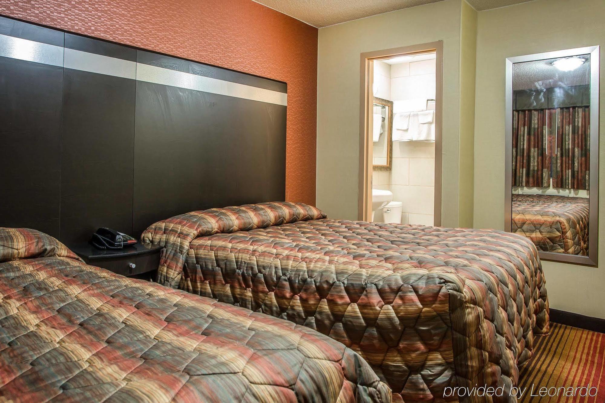Belleville Rodeway Inn מראה חיצוני תמונה