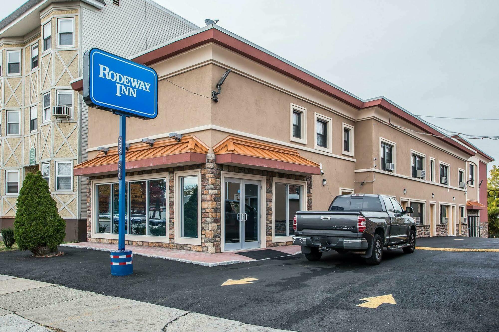 Belleville Rodeway Inn מראה חיצוני תמונה