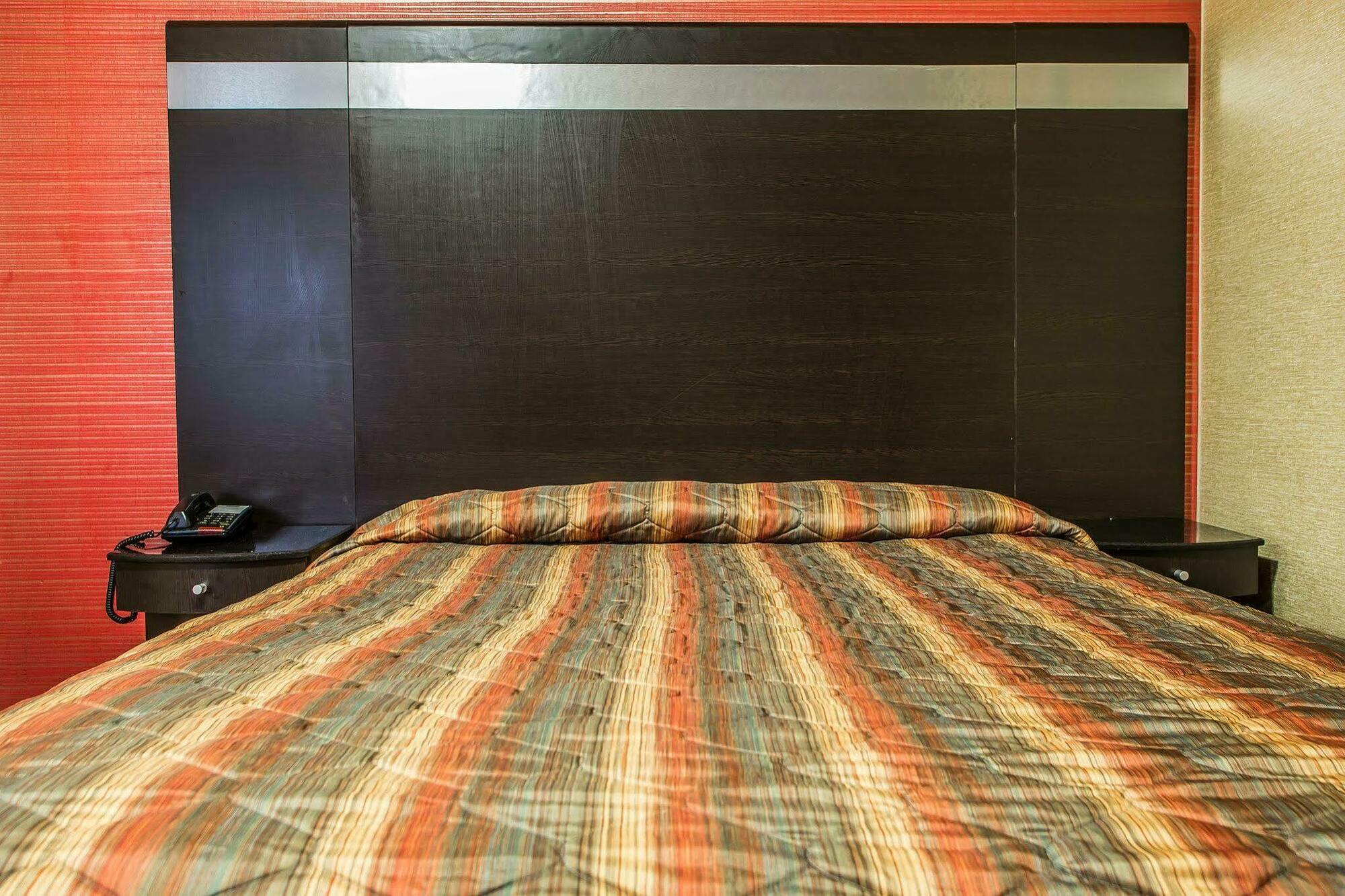 Belleville Rodeway Inn מראה חיצוני תמונה